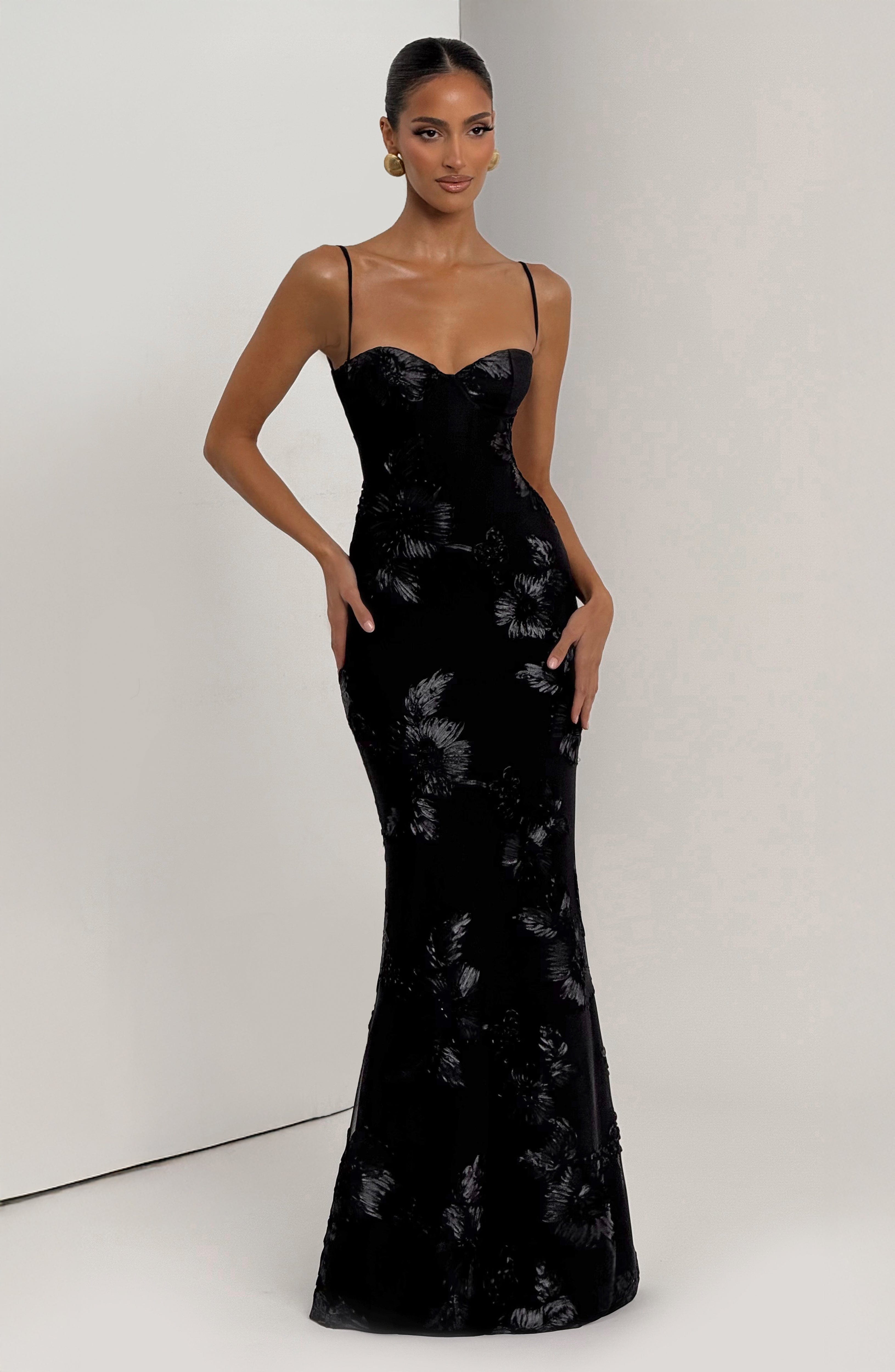 Nefertiti Maxi Dress in Black - Elegant and Timeless S.M